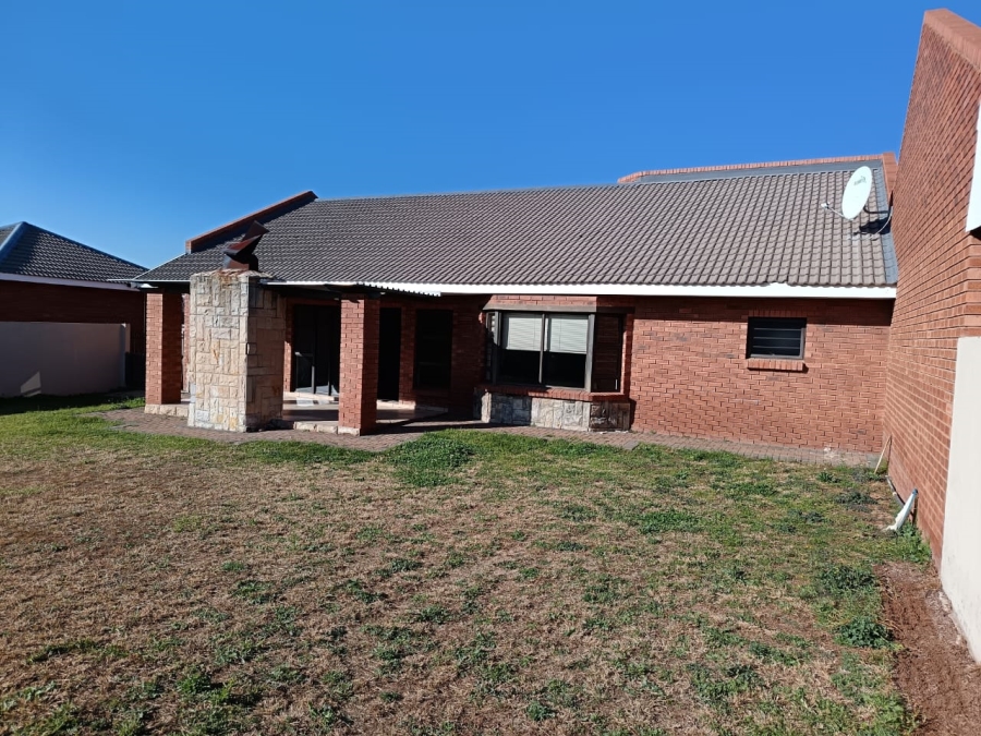 To Let 3 Bedroom Property for Rent in Hillside Free State